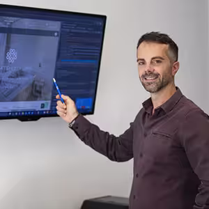 Immagine di una Agenzia web che si occupa di realizzazione siti web a Ragusa web operatore che presenta